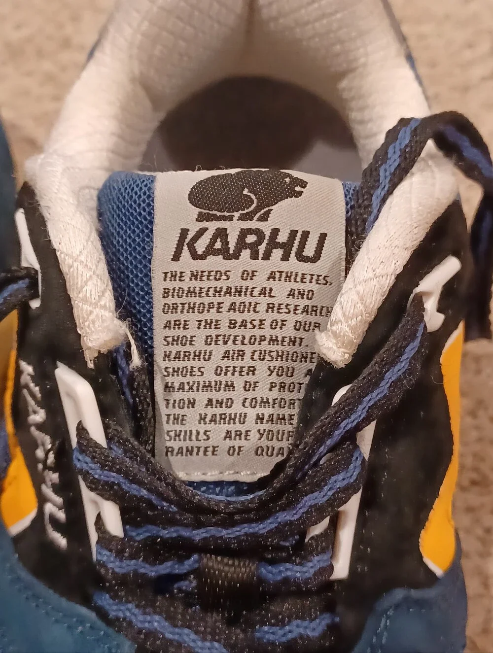 Karhu Synchron Classic sneakers in the Blue Wing Yellow Colorway Womens Size 6.5